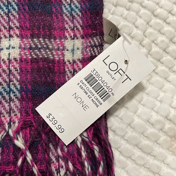 NWT- LOFT. Plaid Scarf - Picture 4 of 6
